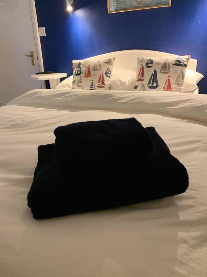 Ye Olde White Harte Hotel Burnham-on-Crouch Номер фото