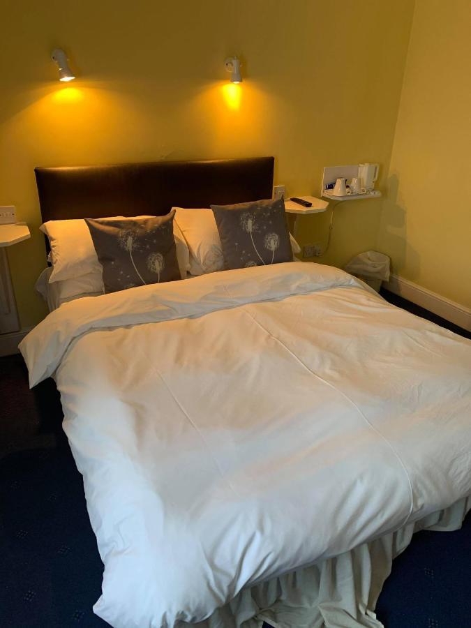 Ye Olde White Harte Hotel Burnham-on-Crouch Номер фото