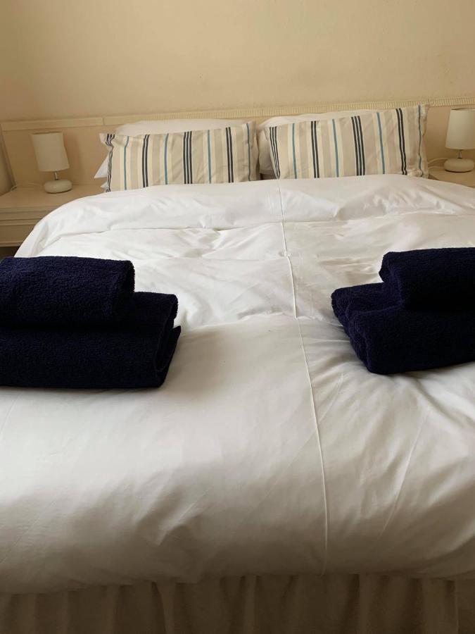Ye Olde White Harte Hotel Burnham-on-Crouch Номер фото