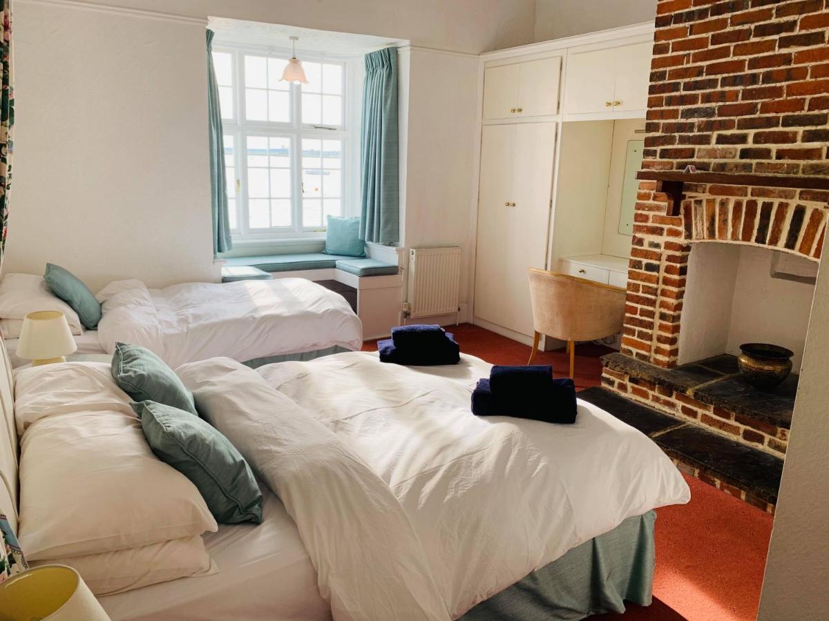 Ye Olde White Harte Hotel Burnham-on-Crouch Номер фото