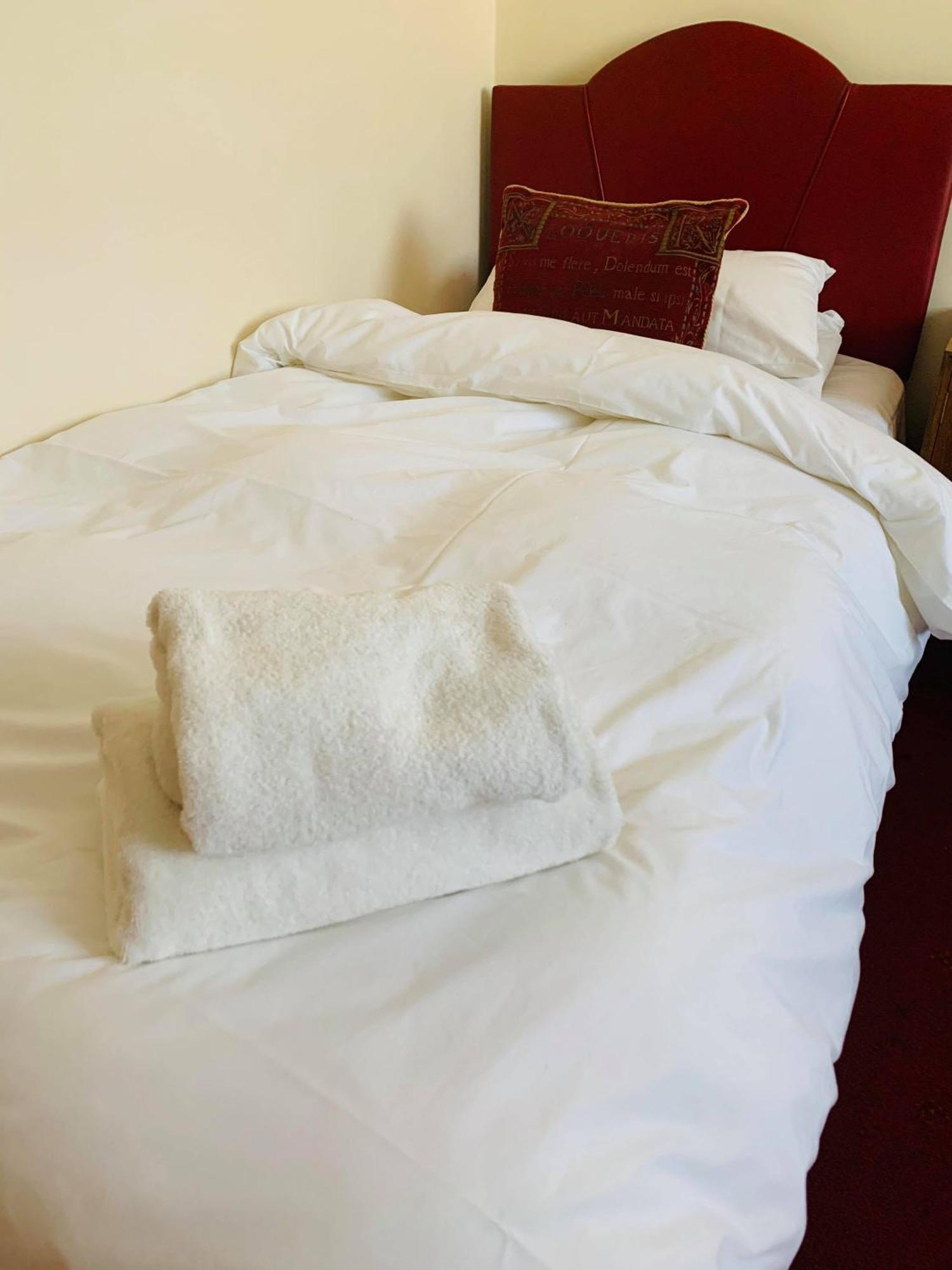 Ye Olde White Harte Hotel Burnham-on-Crouch Номер фото