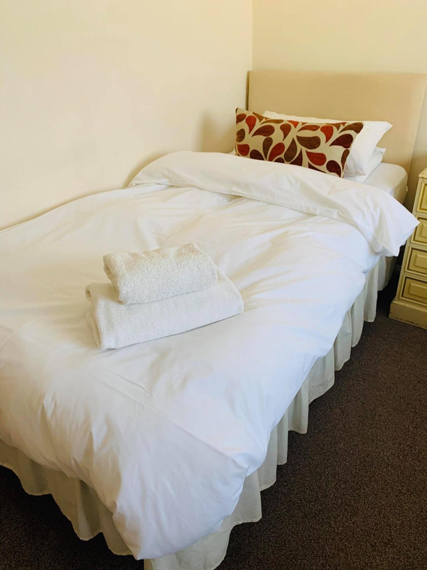 Ye Olde White Harte Hotel Burnham-on-Crouch Номер фото