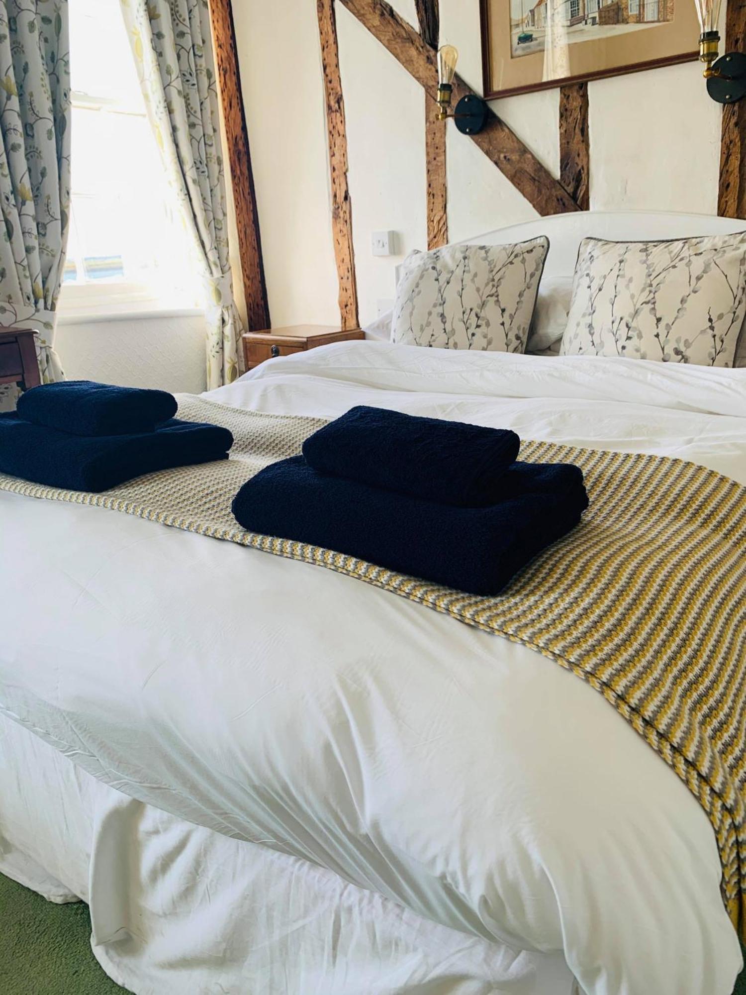Ye Olde White Harte Hotel Burnham-on-Crouch Номер фото